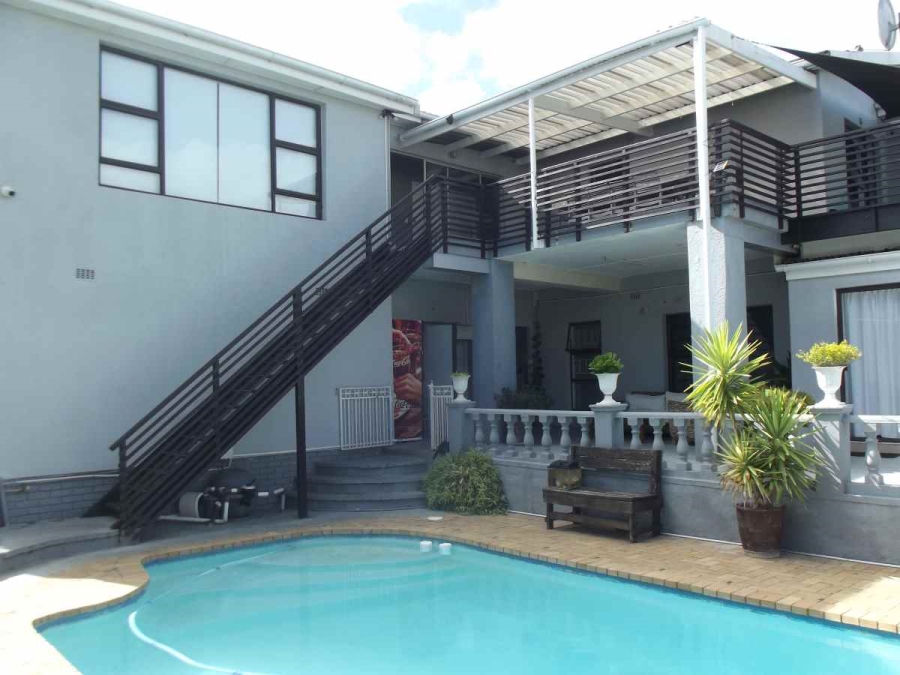 11 Bedroom Property for Sale in Bloubergrant Western Cape